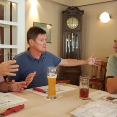 21.07.18 - 18.53.38 - Stiefelsaal Abendessen.jpg