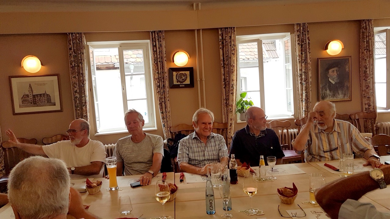 21.07.18 - 19.06.46 - Stiefelsaal Abendessen.jpg