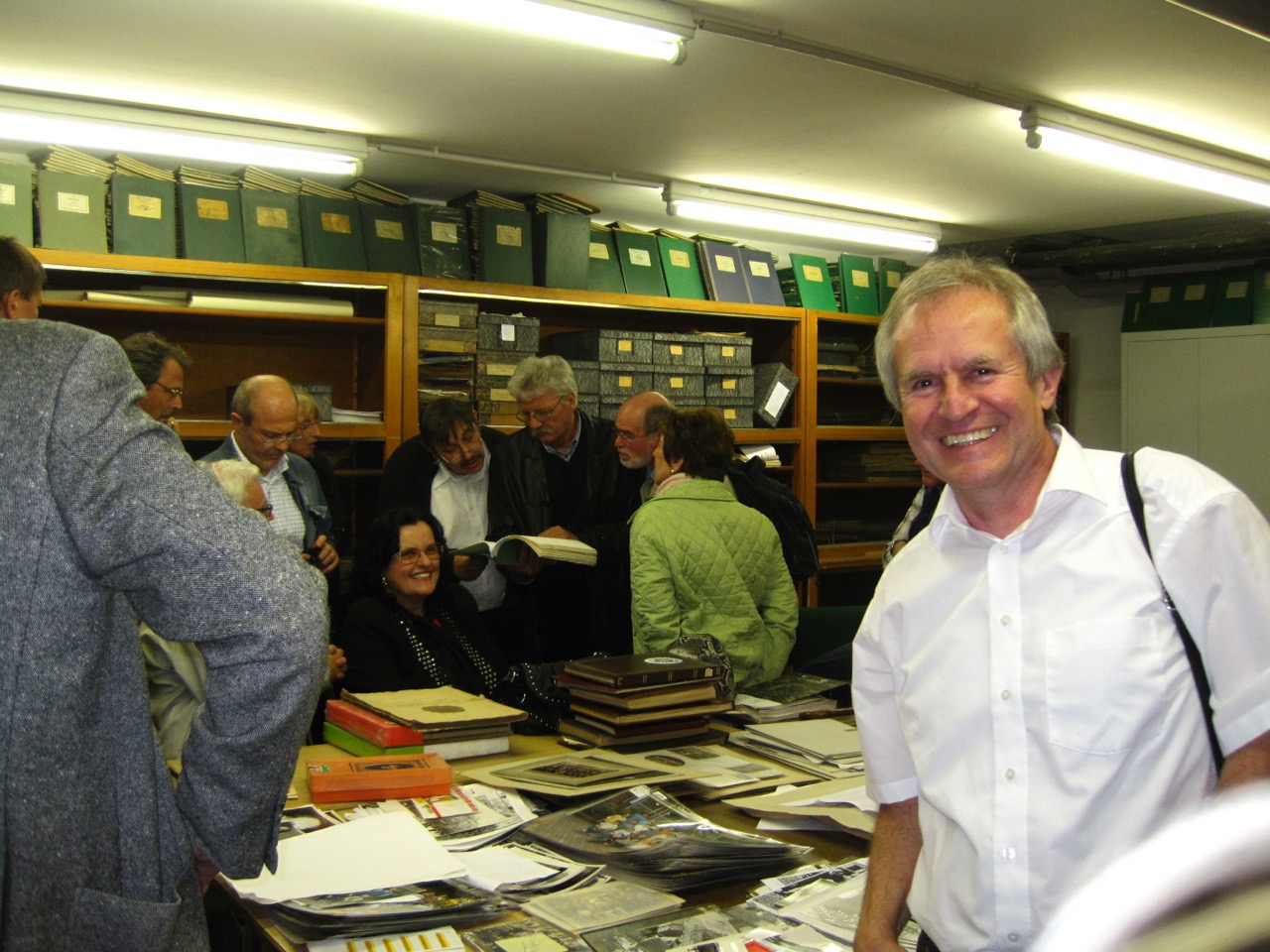 Gerhard mit uns im Archiv